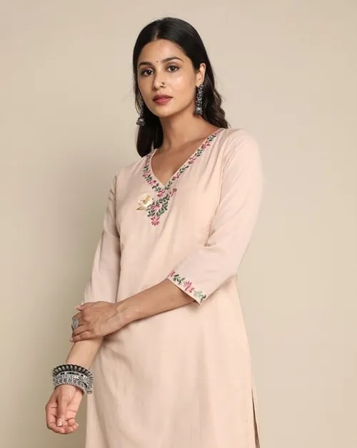 Floral Embroidered Straight Kurta with Slip Pocket